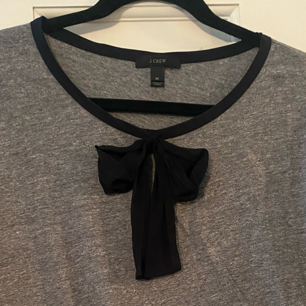 Gray J Crew tee w black bow